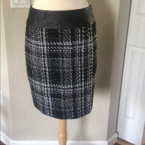 Size 8 Never Worn Boston Proper Tweed Skirt